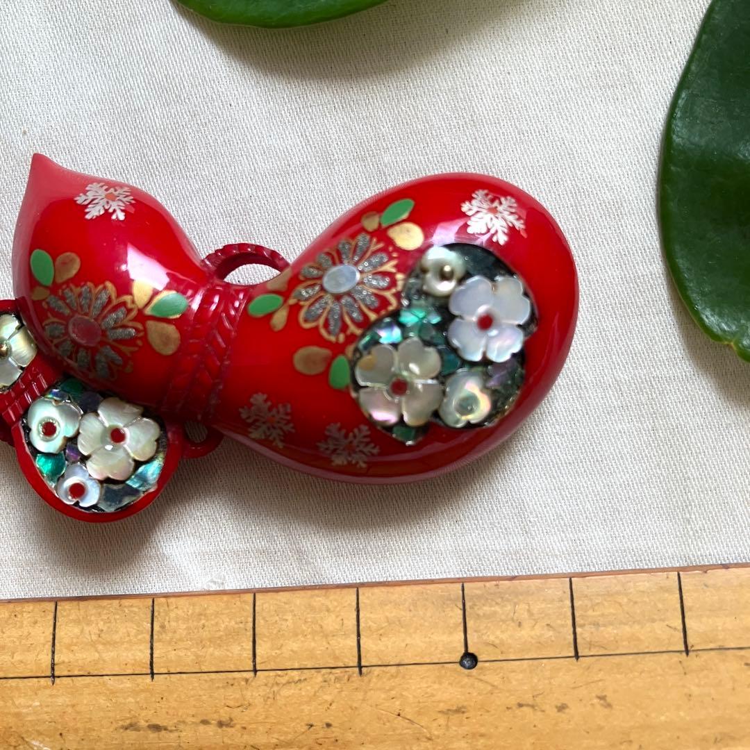 帯留め　瓢ひょうたん　螺鈿蝶貝蒔絵細工漆器　骨董帯留アンティーク着物和装