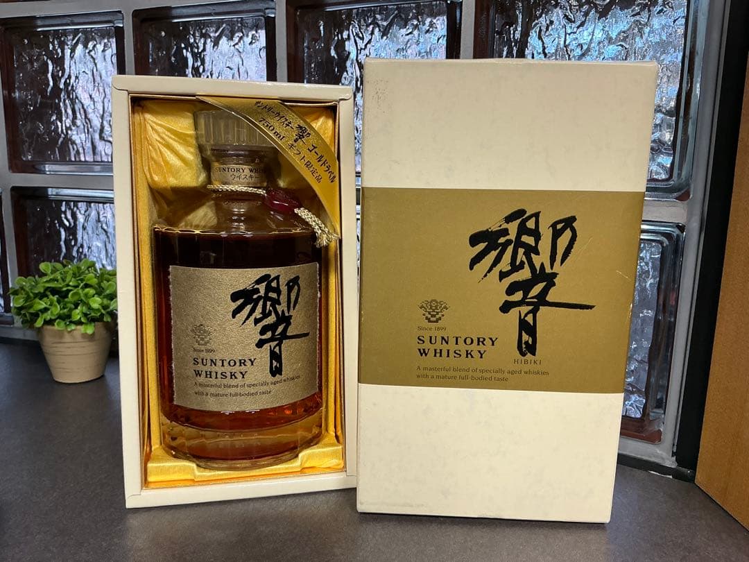 SUNTORY 響 750ml ゴールドラベル　ギフト限定　SHT01