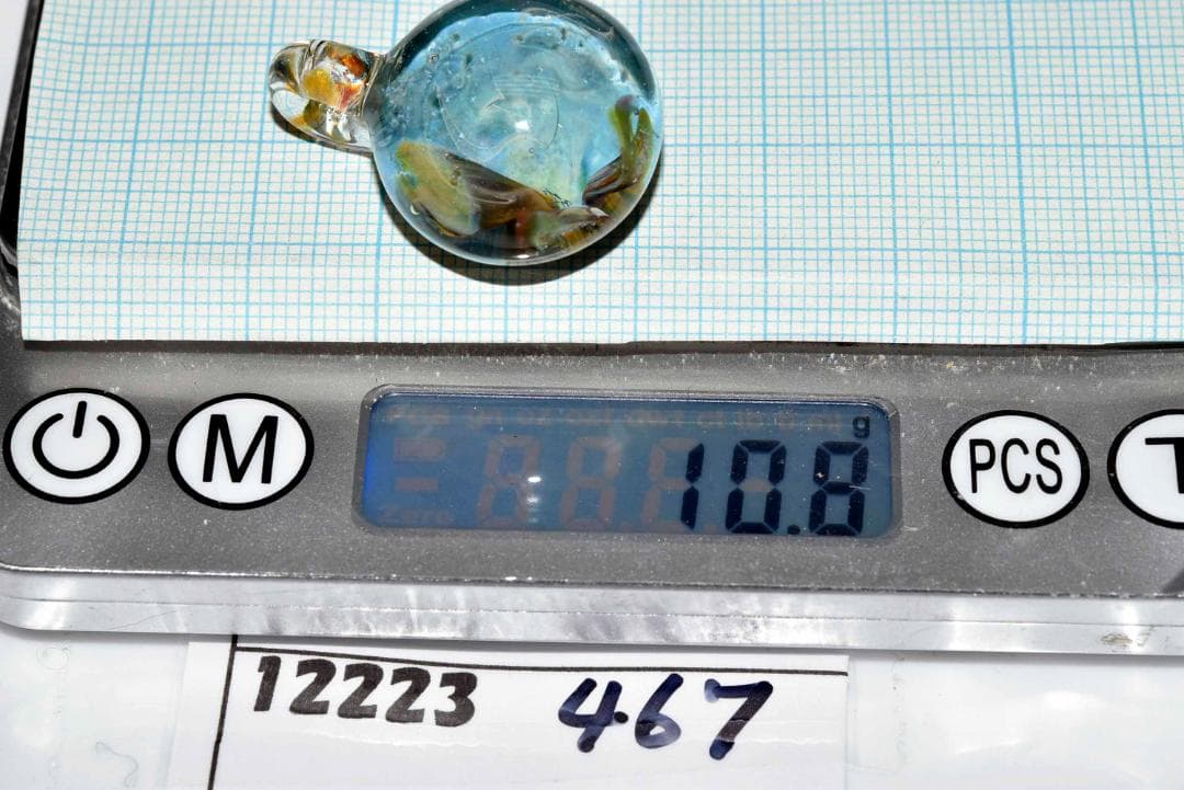 ガラスのペンダントトップ　宇宙 12223-467 とんぼ玉透明感の優る美しい