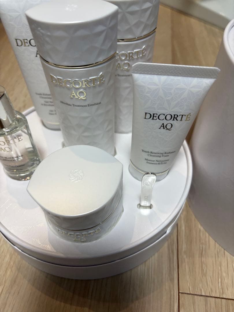 DECORTÉ AQ ラディアンス コフレ II