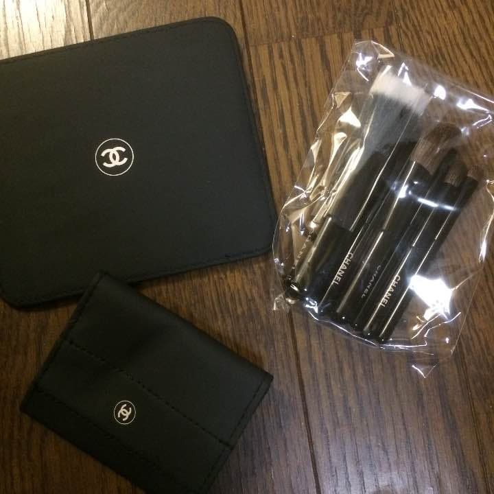 CHANEL❤️ポーチ、鏡、ミニブラシセット ブラシ入れ入り