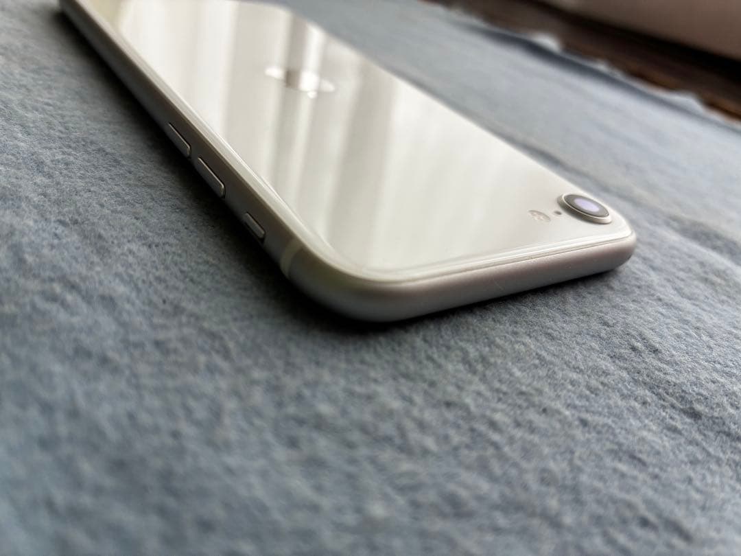 iPhone SE 第2世代128GB White SIMフリー　本体
