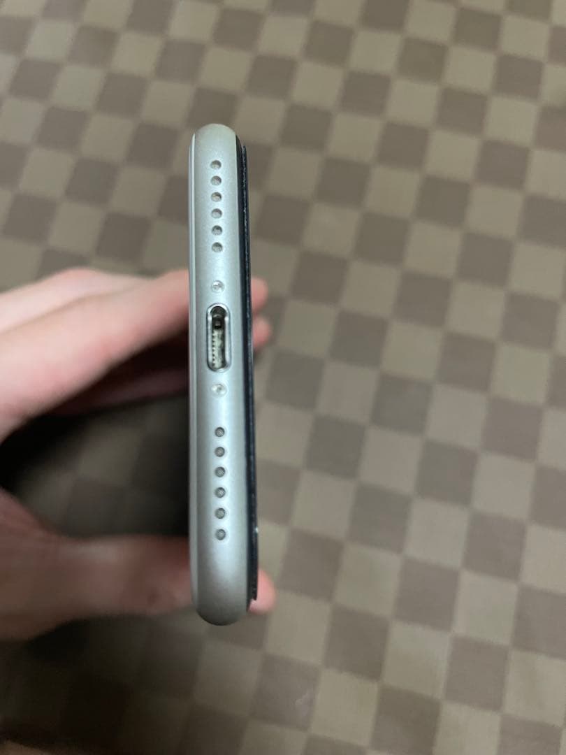 iPhone SE (第3世代) 128GBスターライト