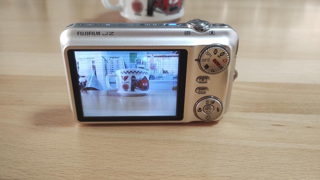 富士フイルム JZ300 コンパクトデジタルカメラです。充実の付属品フルセット