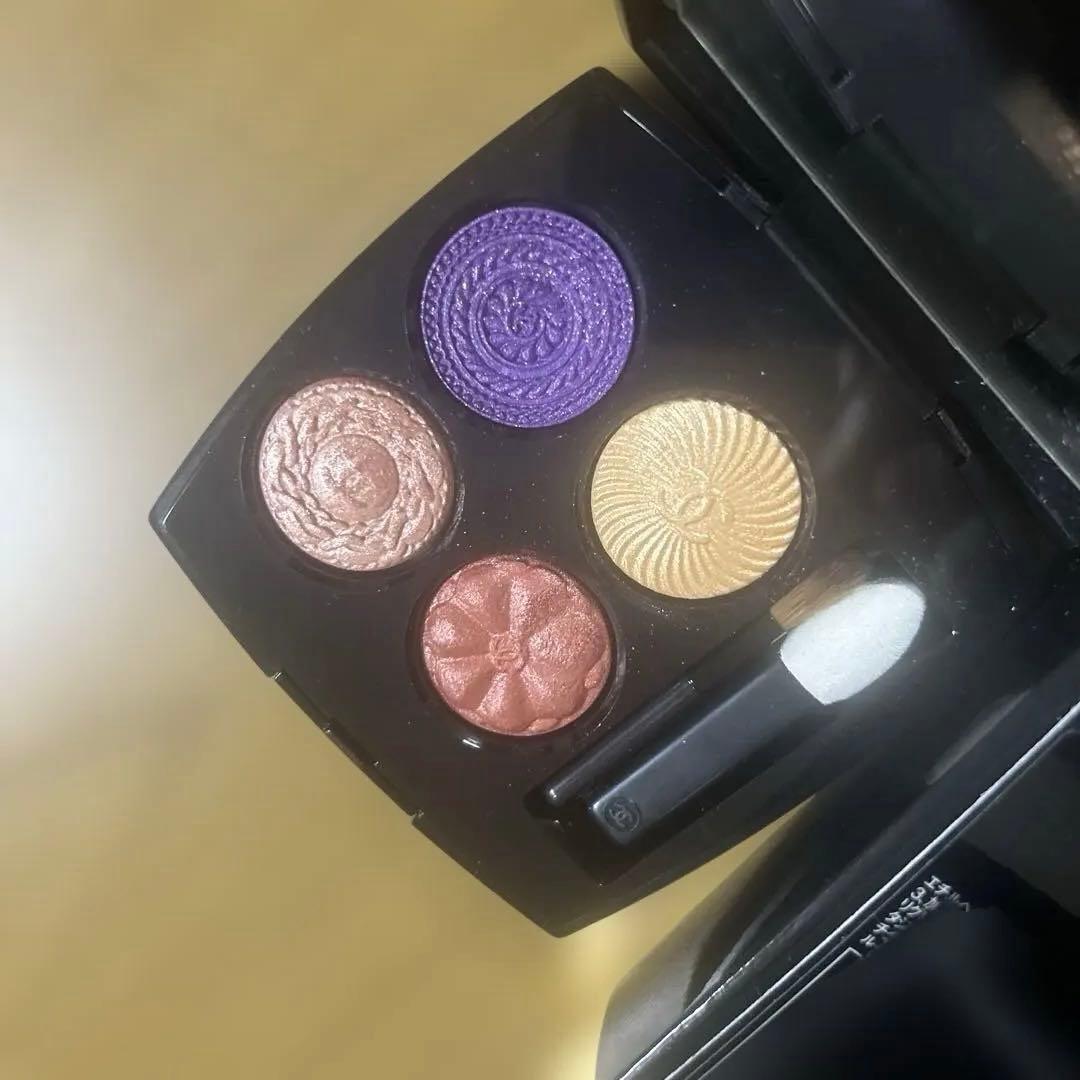 CHANELレキャトルオンブルブトン　239ブトンバロック