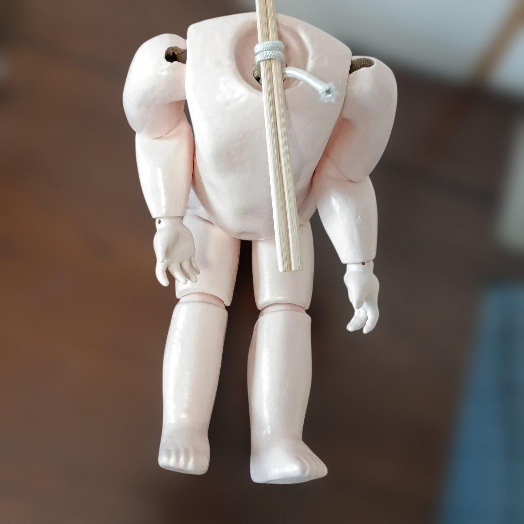 ビスクドールさんの新品未使用ボディ肩から足まで約36㎝