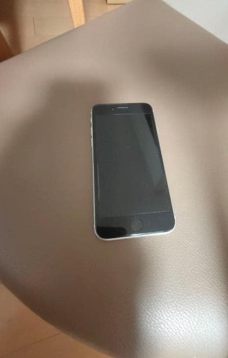 Apple iPhone SE3 128GB シルバー