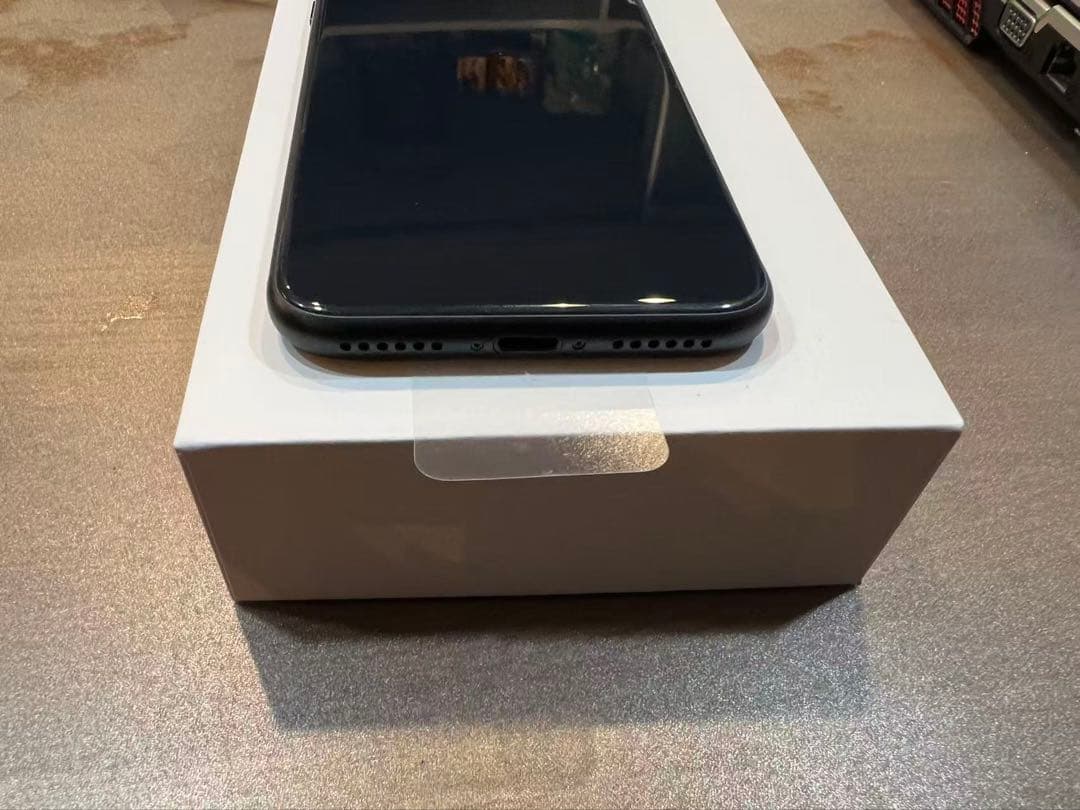 iPhoneSE第3世代、ミッドナイト、64GB、SIMフリー