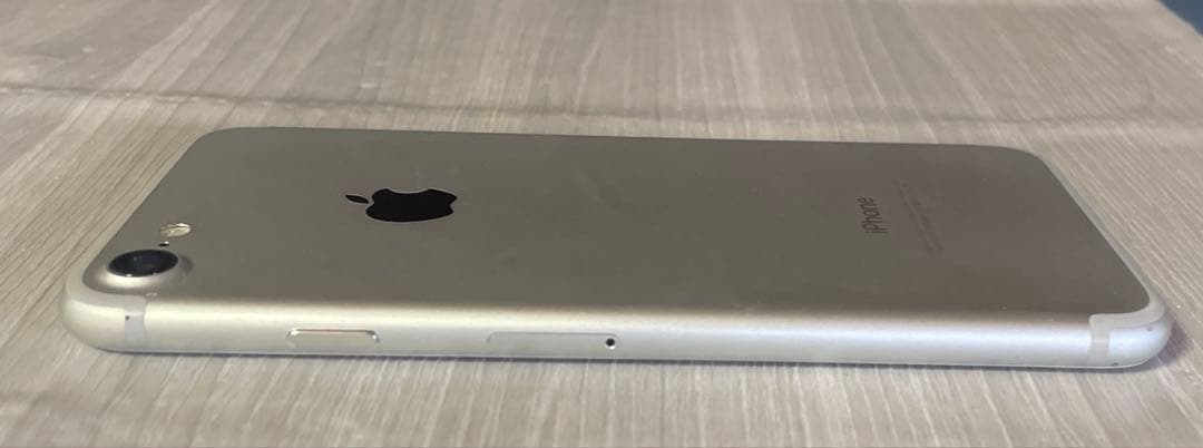 バッテリー良好93%良品iPhone7 32GB SIMフリー