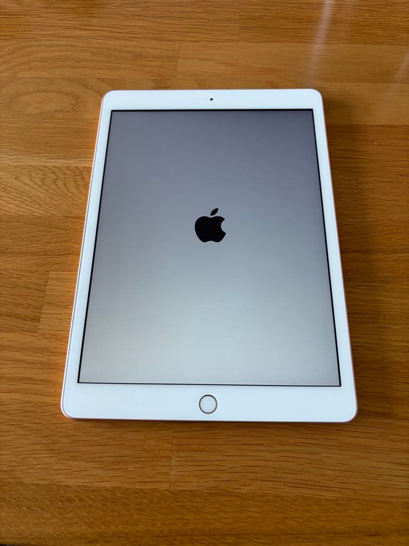 Apple iPad (第8世代) 10.2インチ ゴールド　Wi-Fiモデル