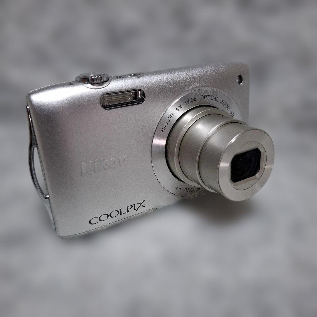 充電器付　Nikon COOLPIX シルバー デジタルカメラ