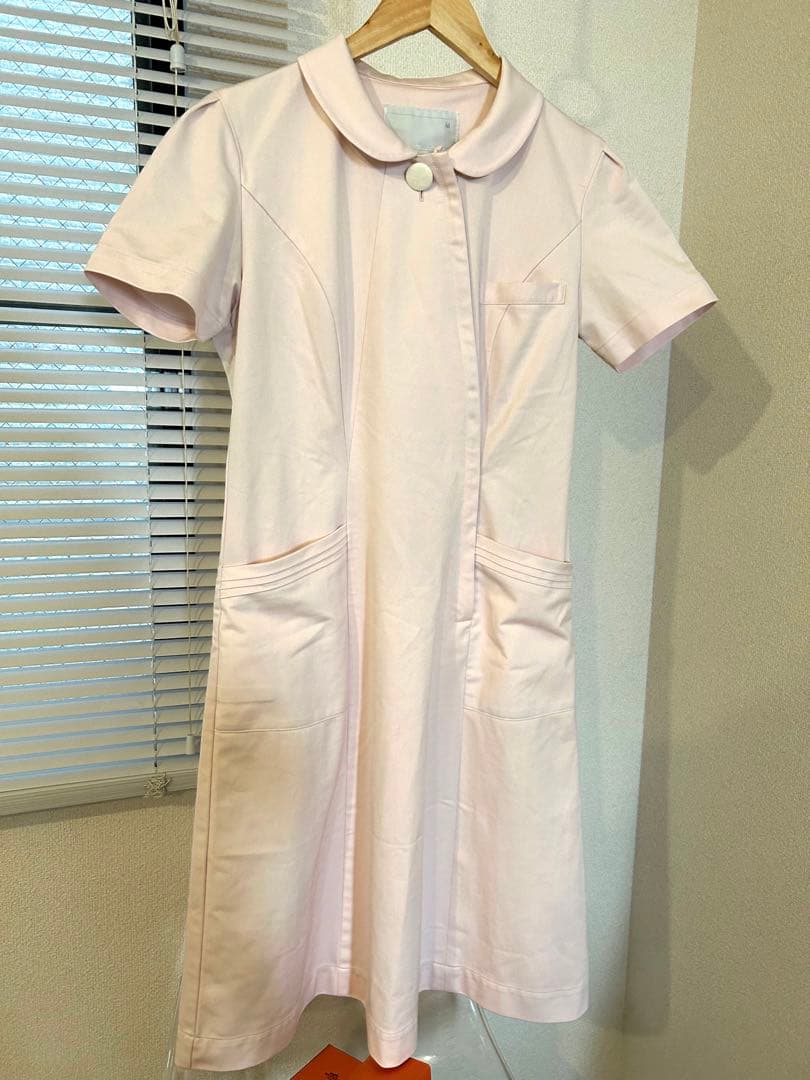 膝丈ナース服　薄ピンク色
