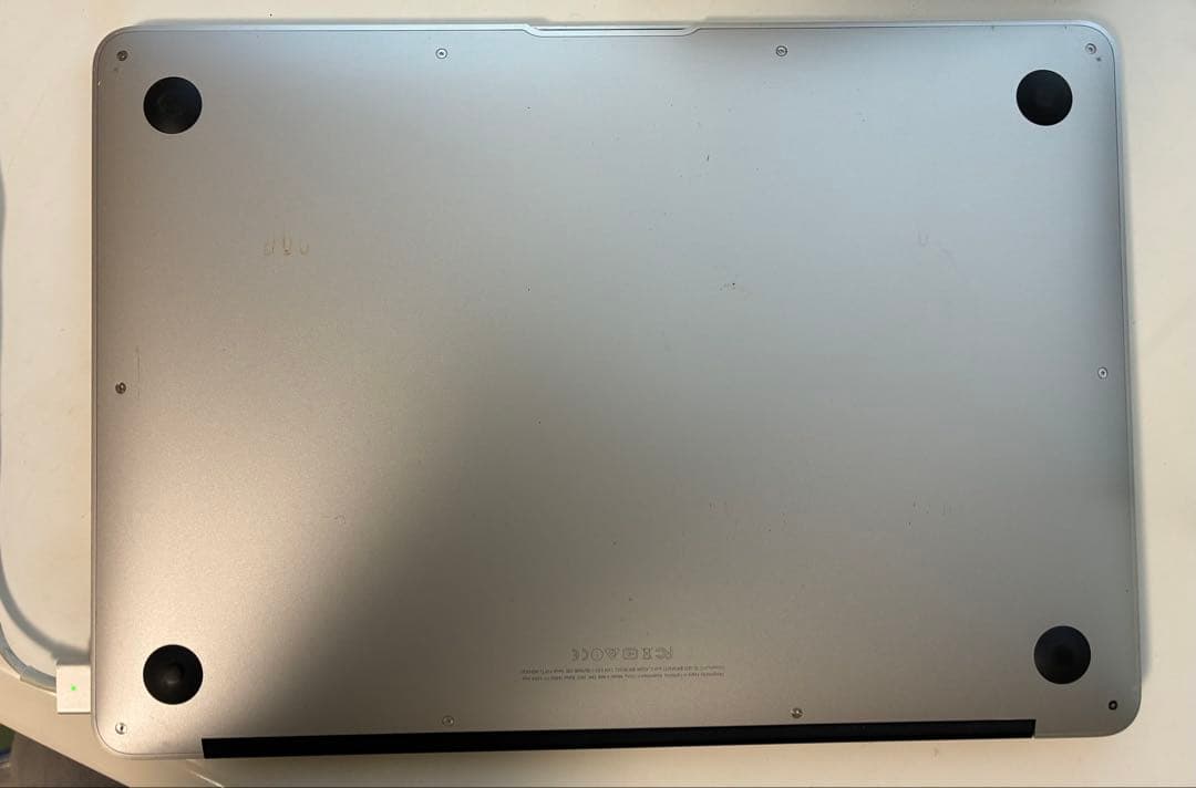 せな 【ジャンク】Mac book air 2015 コードを繋げて使用。