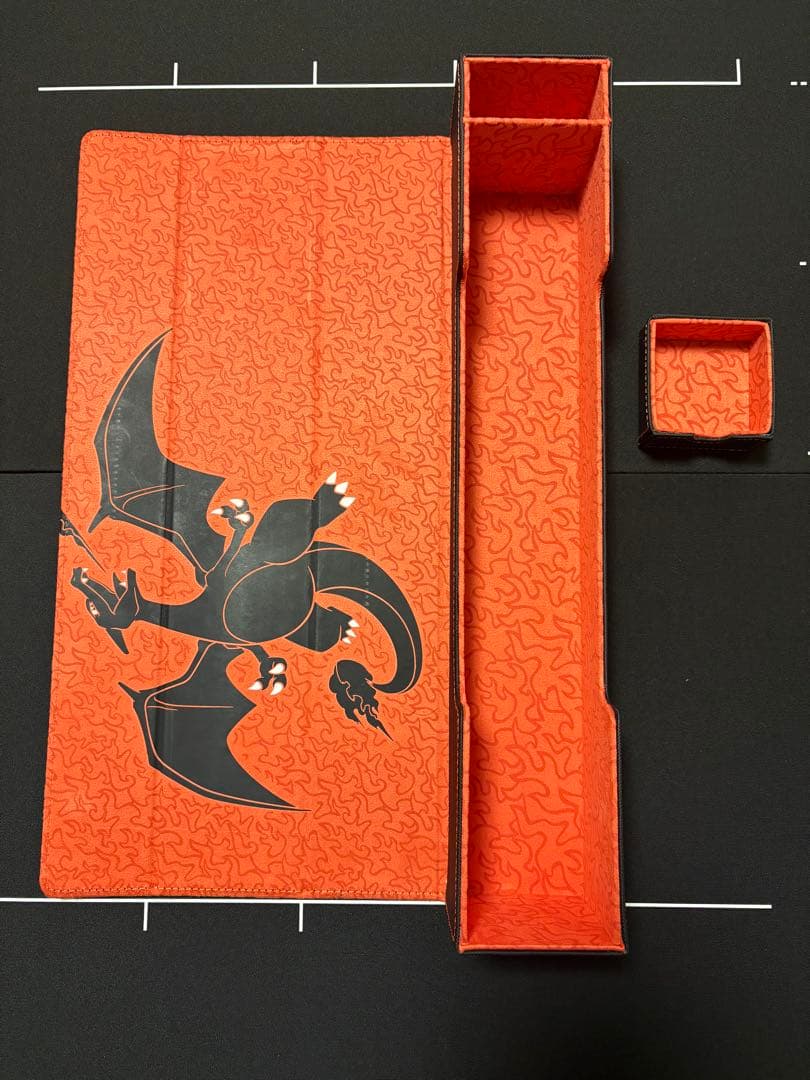 リザードン　プレイマットケース　海外ポケモンセンター限定