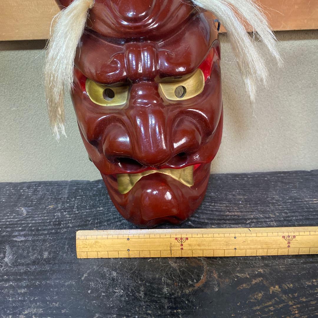 日本の伝統的な陶器製鬼の面 赤