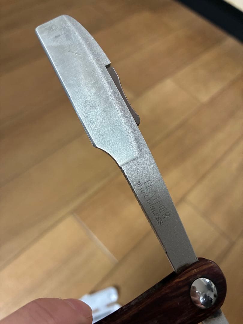 折りたたみ式カミソリ