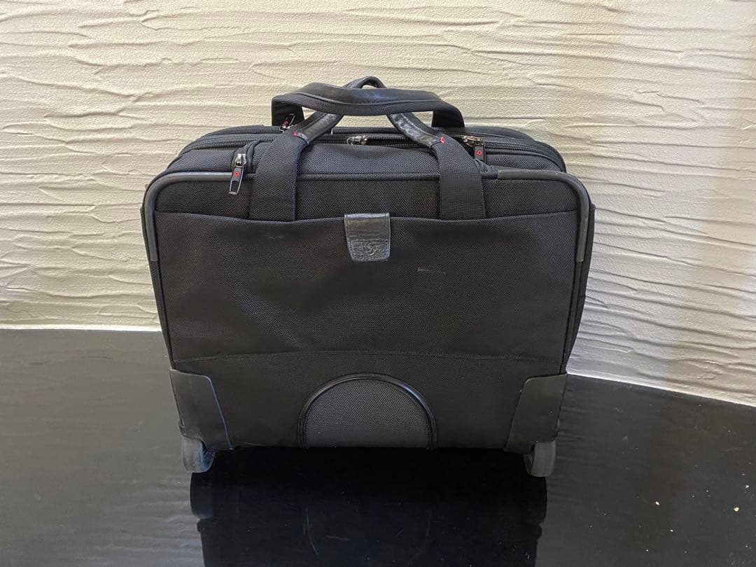 美品 Samsonite 2輪 キャリーケース 機内持込可 ビジネス 出張 黒