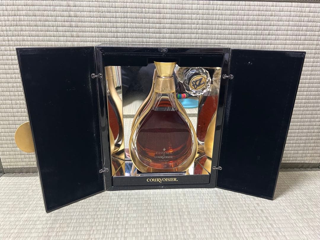 COURVOISIER ブランデー ボックス付きクルボアジェ エッセンス42%