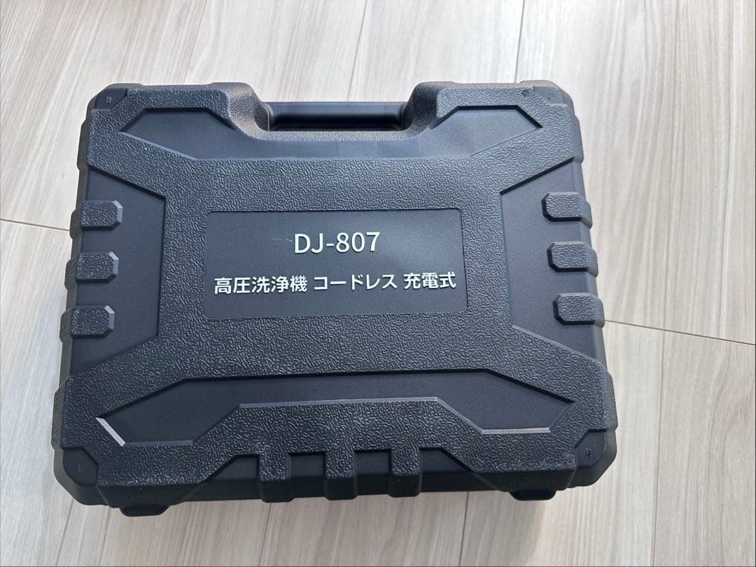 特価⭐️ コードレス高圧洗浄機 充電式 折畳式 洗車店プロ監修・8MPa超強水圧