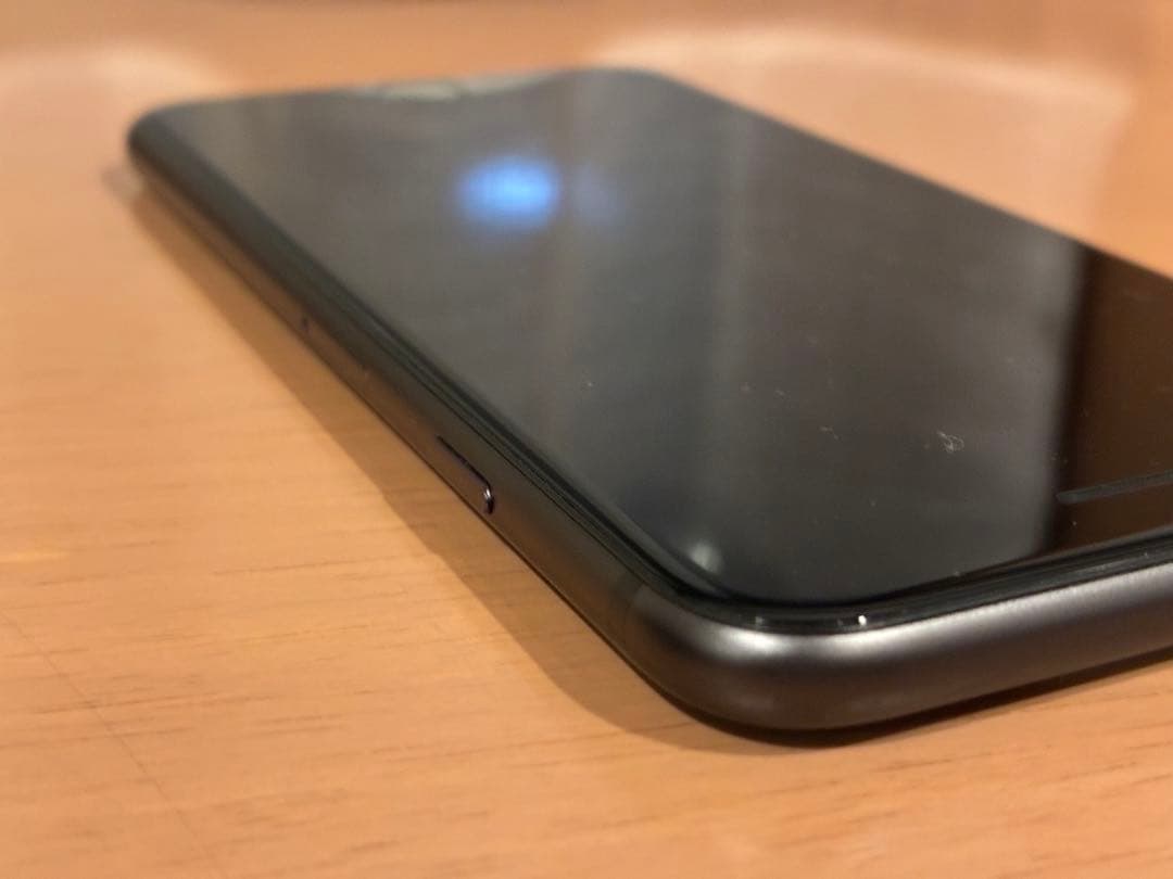 吉*べ様 傷なし　Apple iPhone 8 スペースグレー 本体　64GB