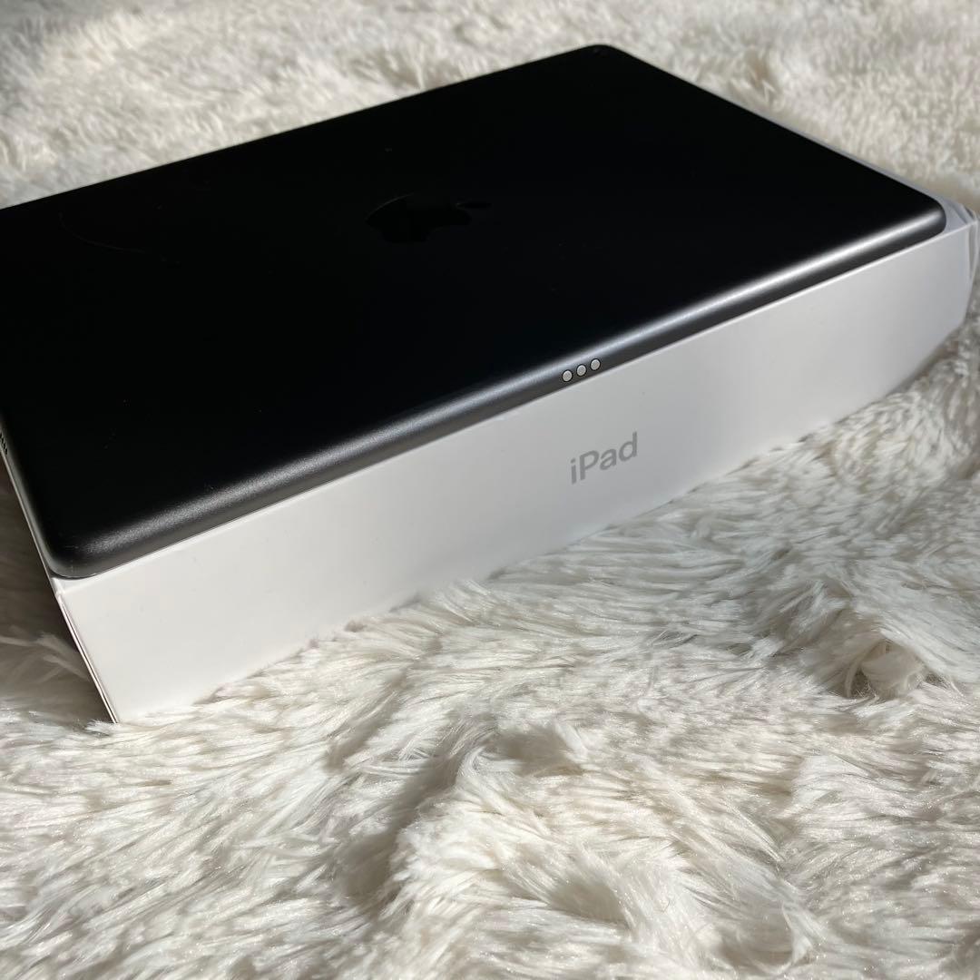 【完動品】iPad 第9世代 64GB 【すぐ発送】【付属品】