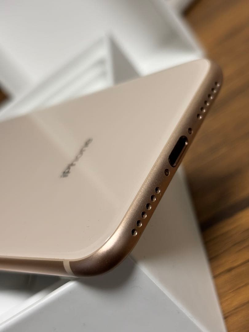 iPhone 8ローズゴールド 本体、箱、イヤホン(未使用)付き