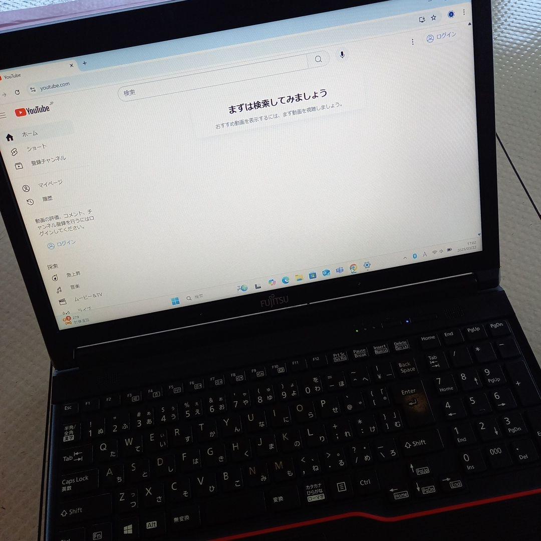 富士通　CDやDVDも見れる ノートパソコン　Windows11