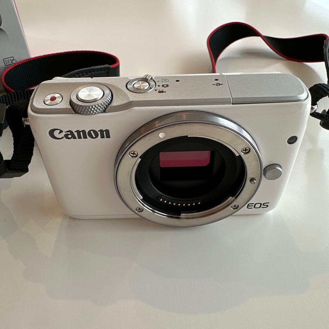 Canon EOS M10 ホワイト 2レンズ付き