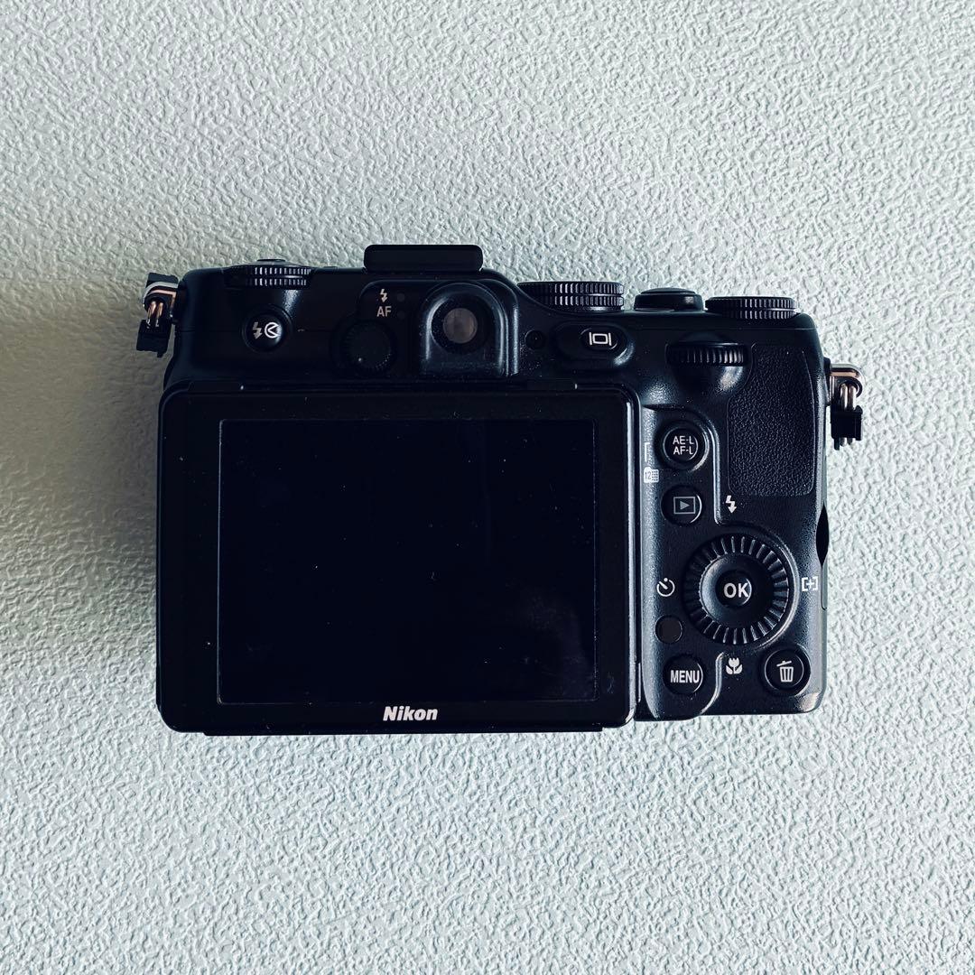 Nikon COOLPIX P7100 コンパクトデジタルカメラ バッテリー2個