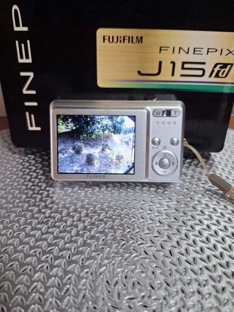 限定セール‼️FUJI FILM FinePixJ15fdシルバーデジタルカメラ