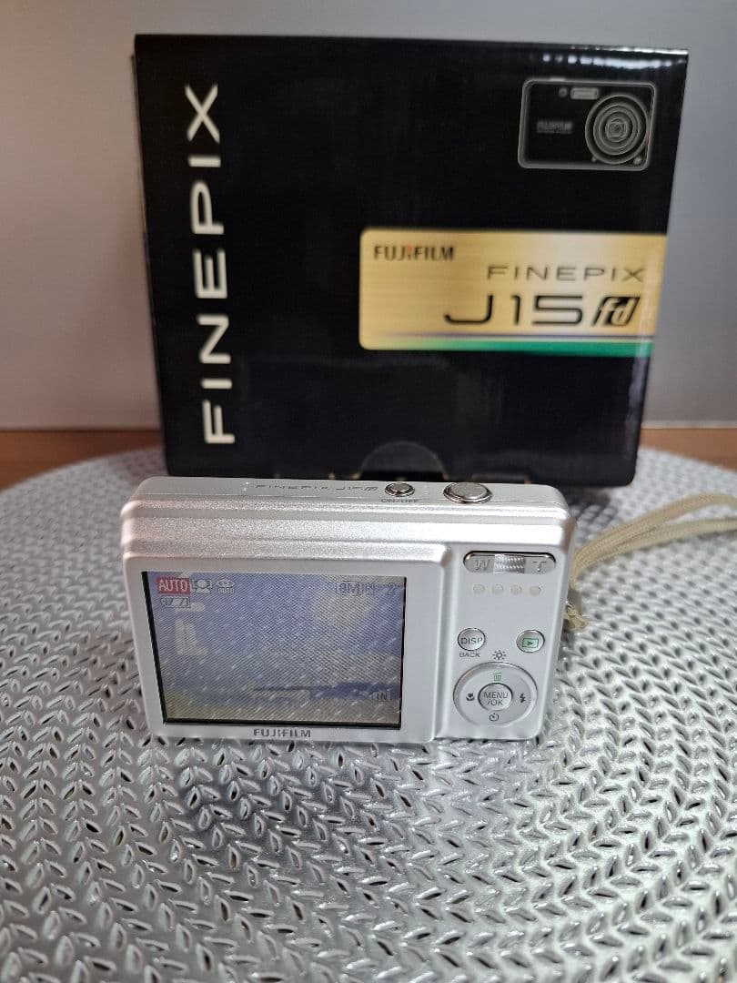 限定セール‼️FUJI FILM FinePixJ15fdシルバーデジタルカメラ