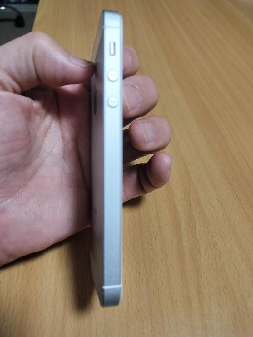 iPhone SE　第1世代　SIMフリー／VoLTE対応／ドコモ停波後も通話可