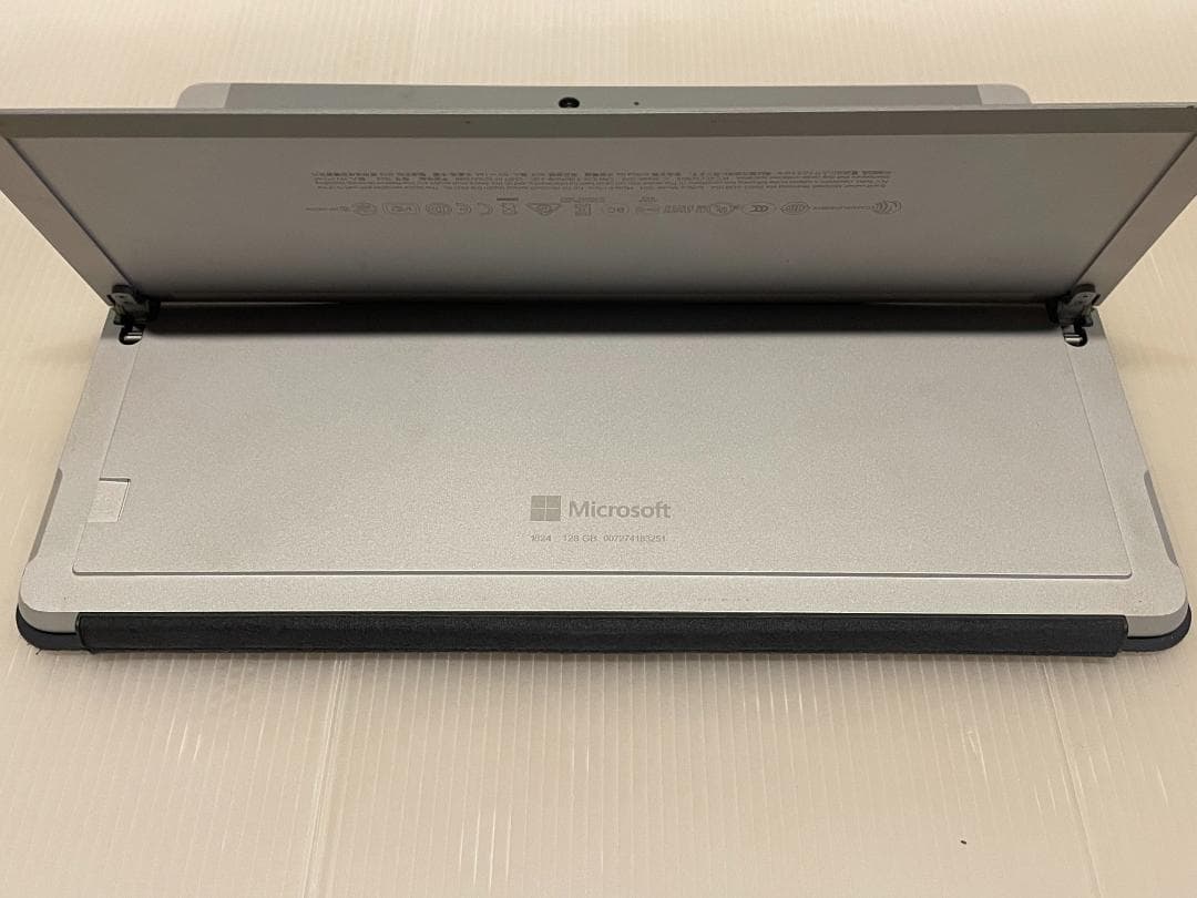 Surface Go 第一世代