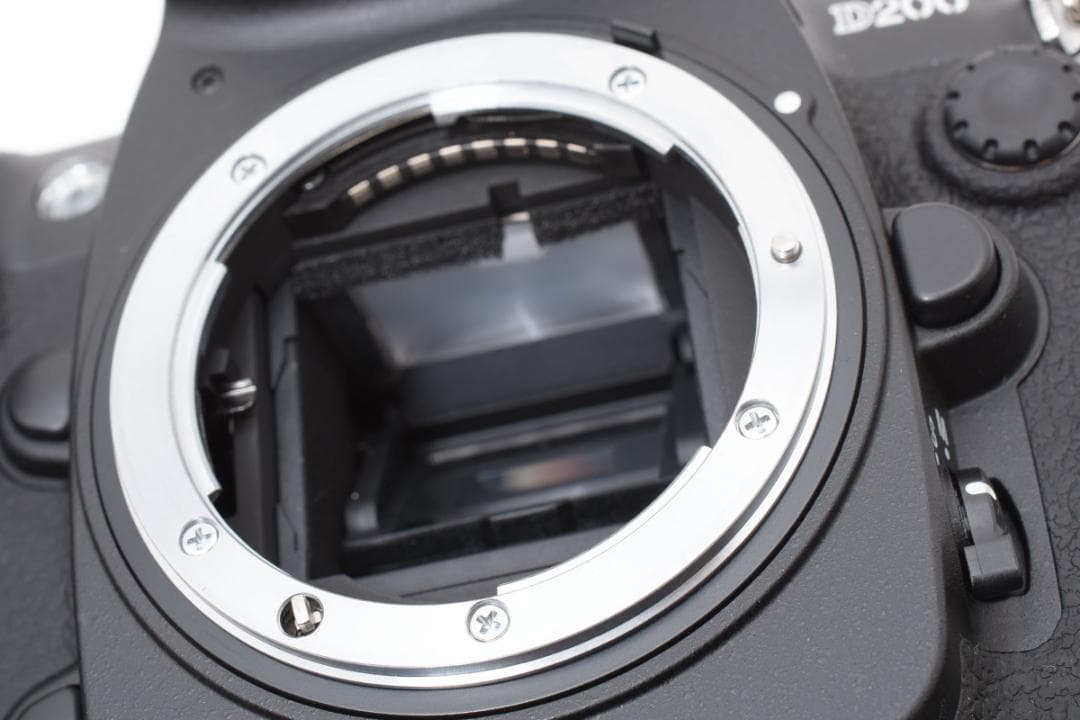 新品級 NIKON ニコン D200　ショット数　49枚　箱付き　H089