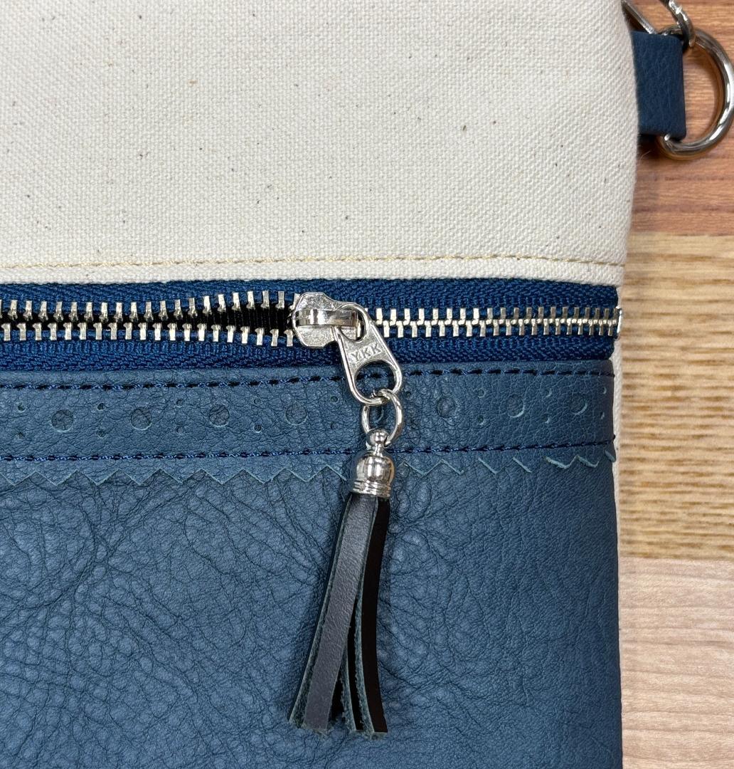 本革×帆布 サコッシュ ブルー 蜂柄 金具色シルバー ショルダーバッグ