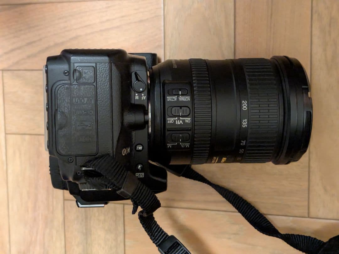 NIKON D90 AF-S DX VR 18-200G レンズキット