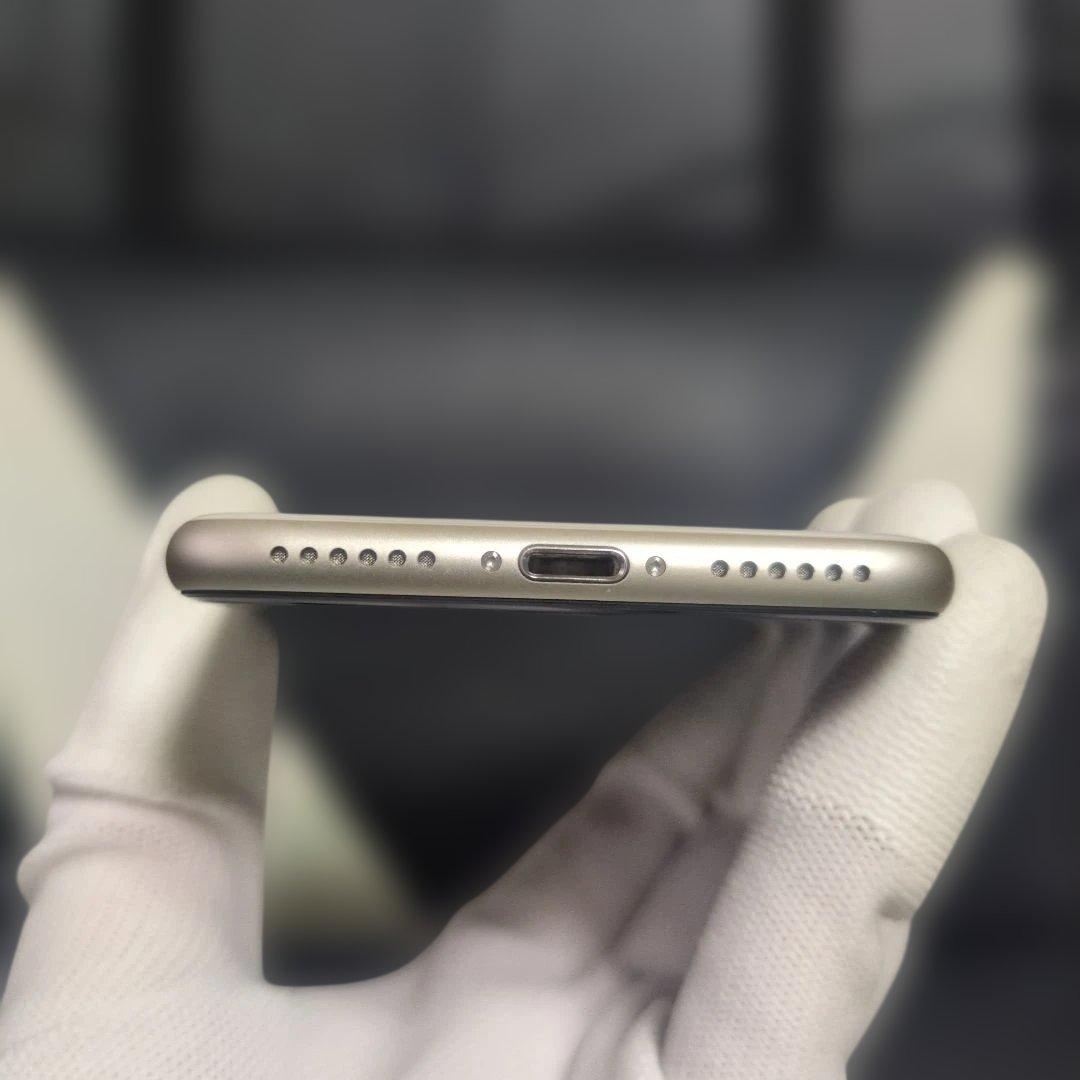 169 美品　iPhone se3 第3世代 64gb 白 SIMフリー