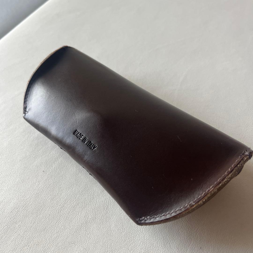 【IL BISONTE】メガネケース 本革　ブラウン　ロゴ入り　金ボタン