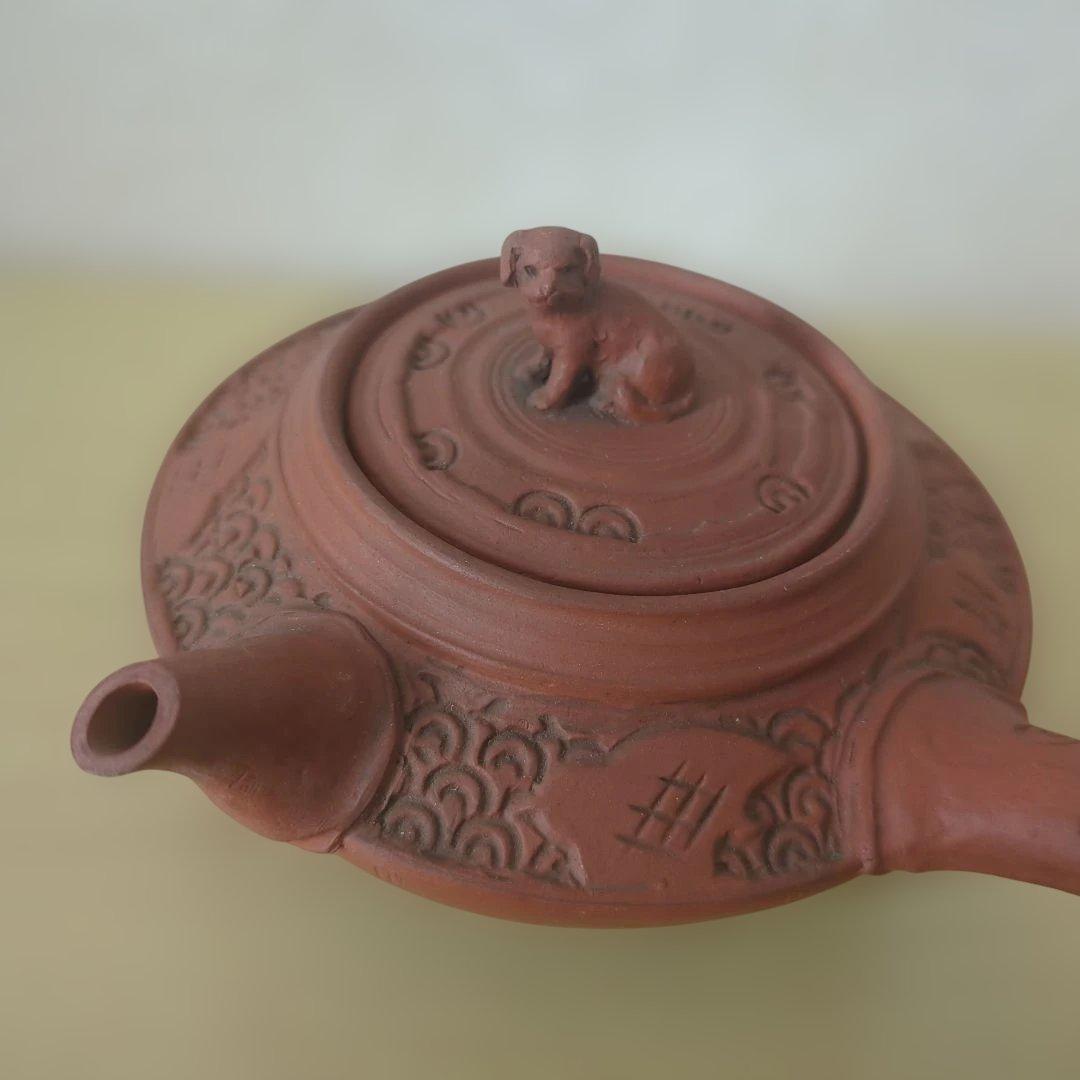 急須　茶道具　犬の彫刻付き陶器
