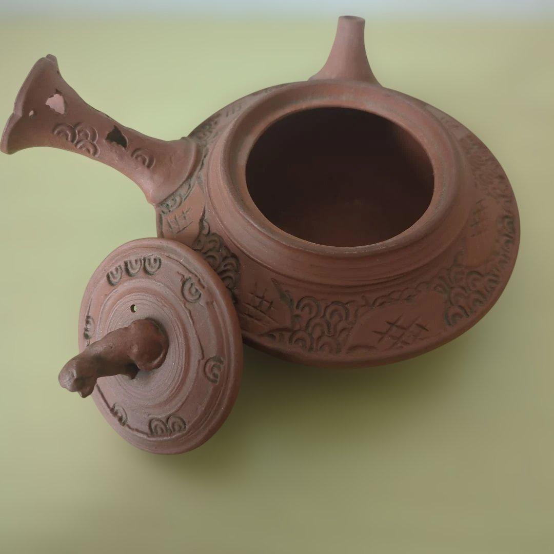急須　茶道具　犬の彫刻付き陶器