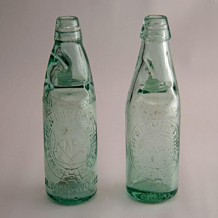 レトロな炭酸水のコッドボトル、ヴィンテージガラス瓶 二本セット（英国製）