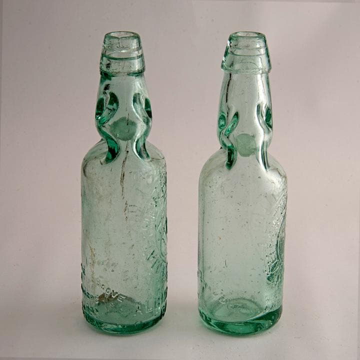 レトロな炭酸水のコッドボトル、ヴィンテージガラス瓶 二本セット（英国製）
