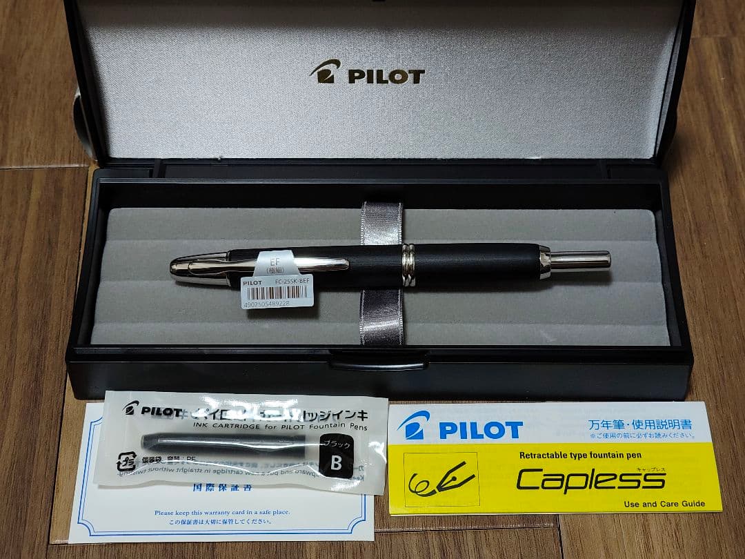 PILOT キャップレス木軸　万年筆　ブラック　EF極細