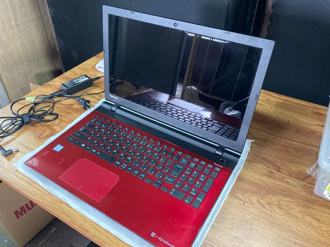 Toshiba ノートパソコン 赤色 本体 ACアダプター付き、ブルーレイ対応
