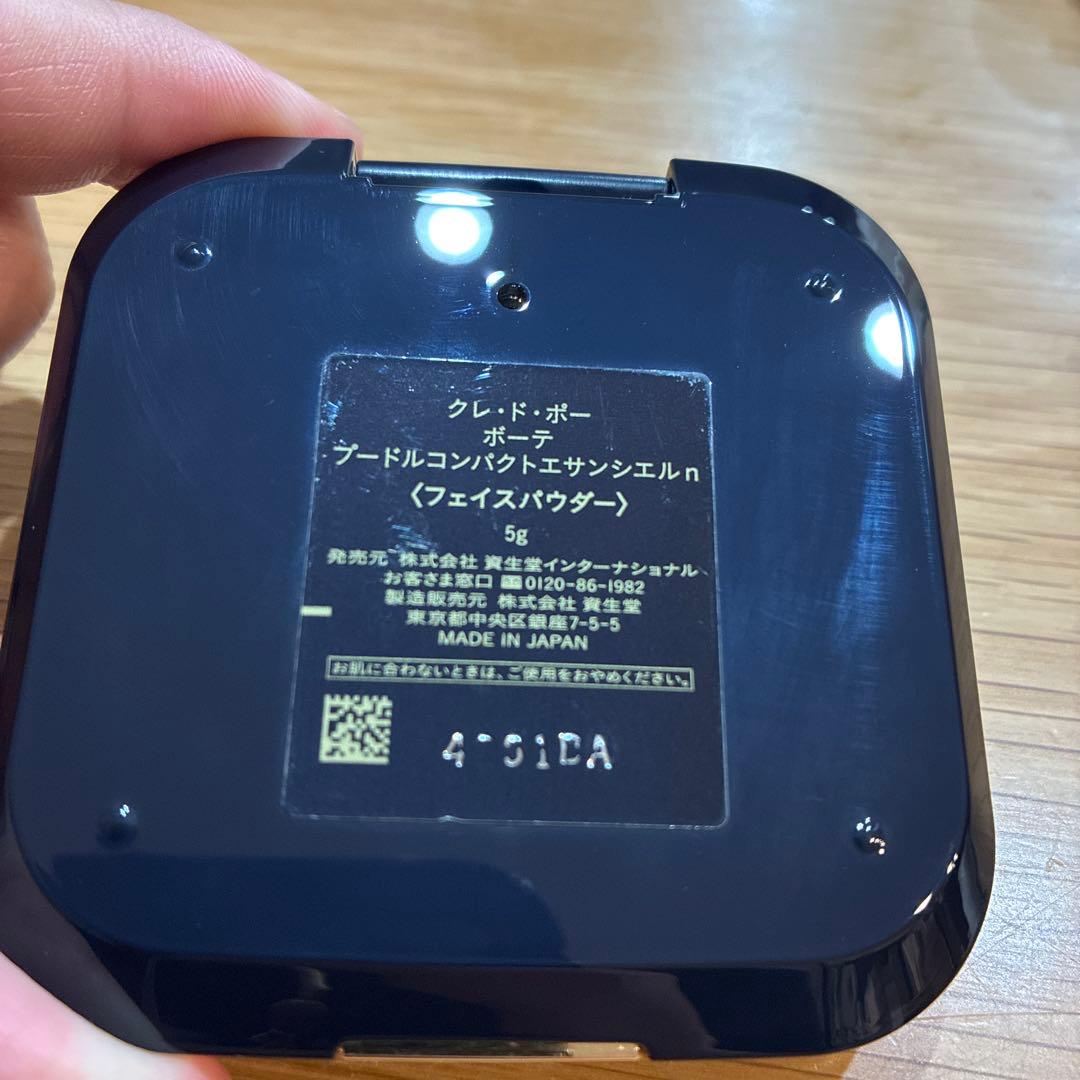 クレドポーボーテ　フェイスパウダー　プードルエサンシエルコンパクトn