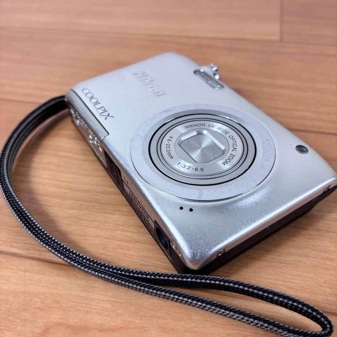 【良品】Nikon COOLPIX A100 シルバー コンパクトデジタルカメラ