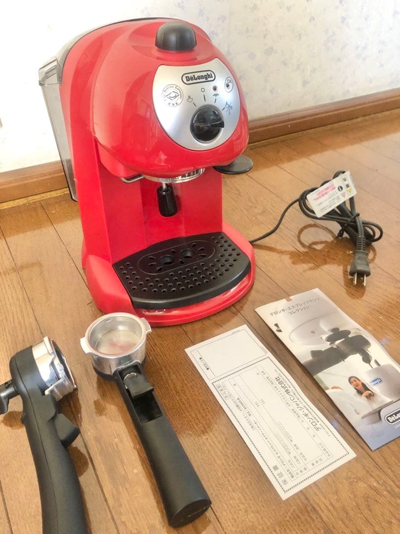 美品【DeLonghi  デロンギ 】エスプレッソ・カプチーノメーカー レッド