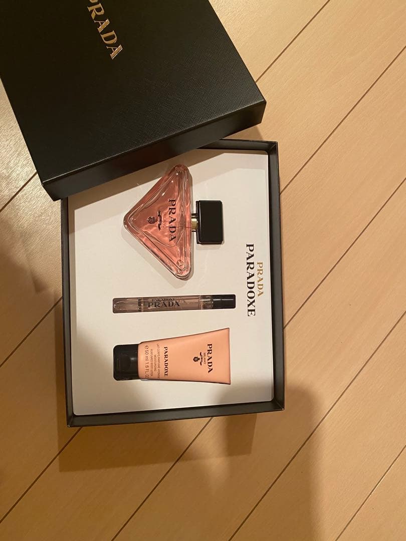 【未使用】PRADA PARADOXE 香水　ハンドクリーム