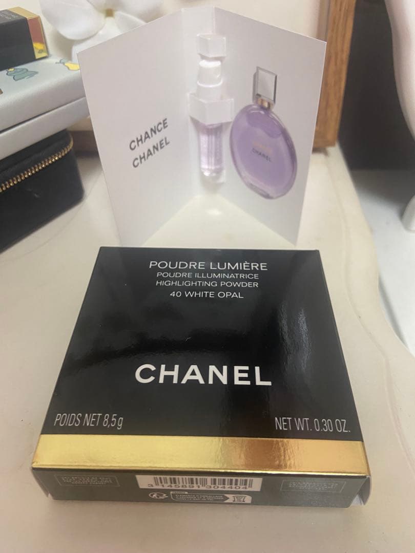 新品✨CHANEL プードゥル　ルミエール✨40