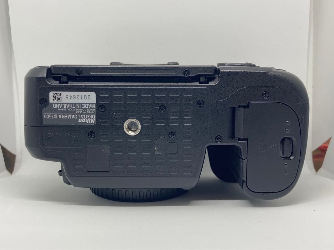 【付属品多数、動画制作キット付き】一眼レフカメラ Nikon D7500 ボディ